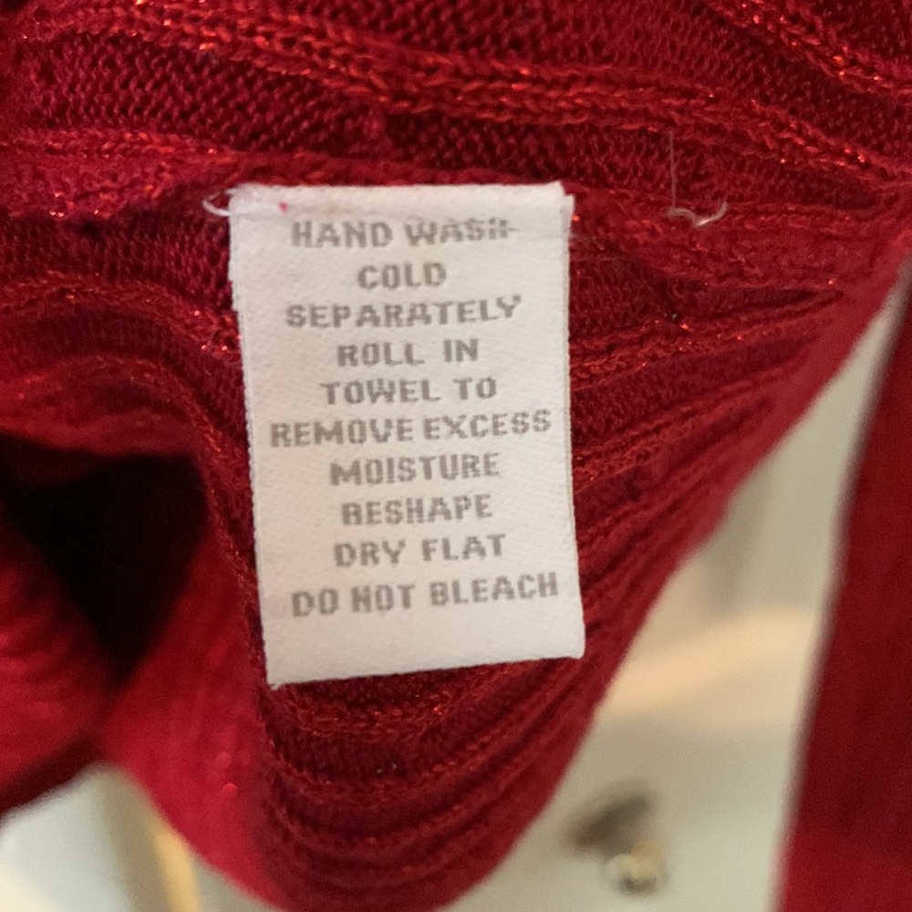2026 gifted- Charter Club red metallic thread turtleneck sweater szMP, silk - Picture 4 of 4